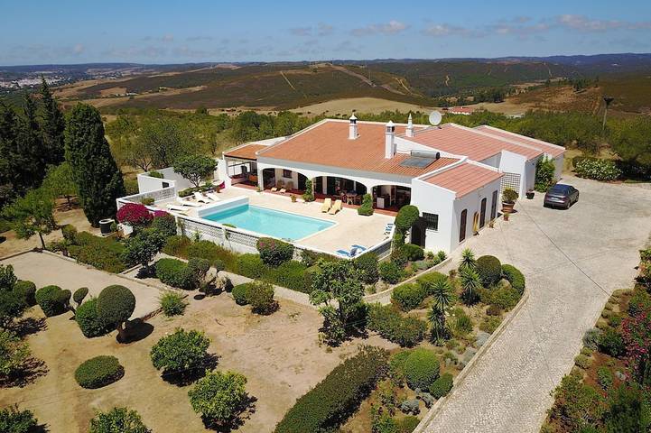 Ferienhaus für 8 Personen, mit Terrasse und Garten