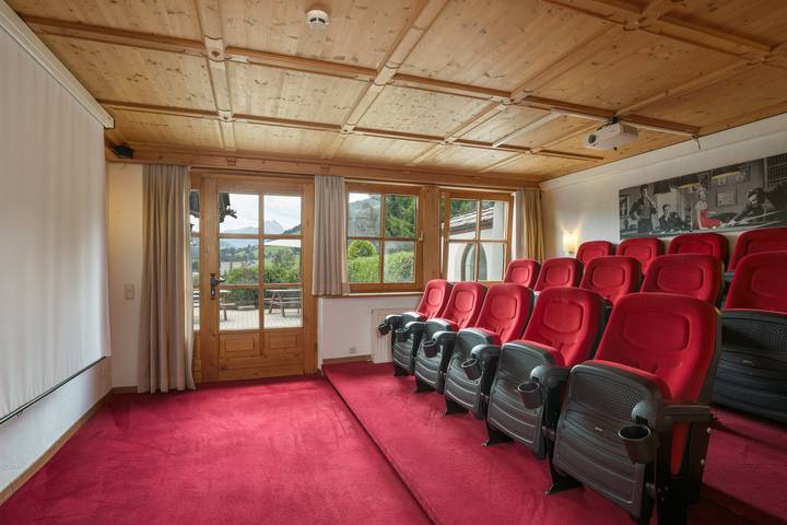 Ferienhaus für 50 Personen, mit Balkon und Terrasse sowie Garten und Sauna in Kirchberg in Tirol - 2