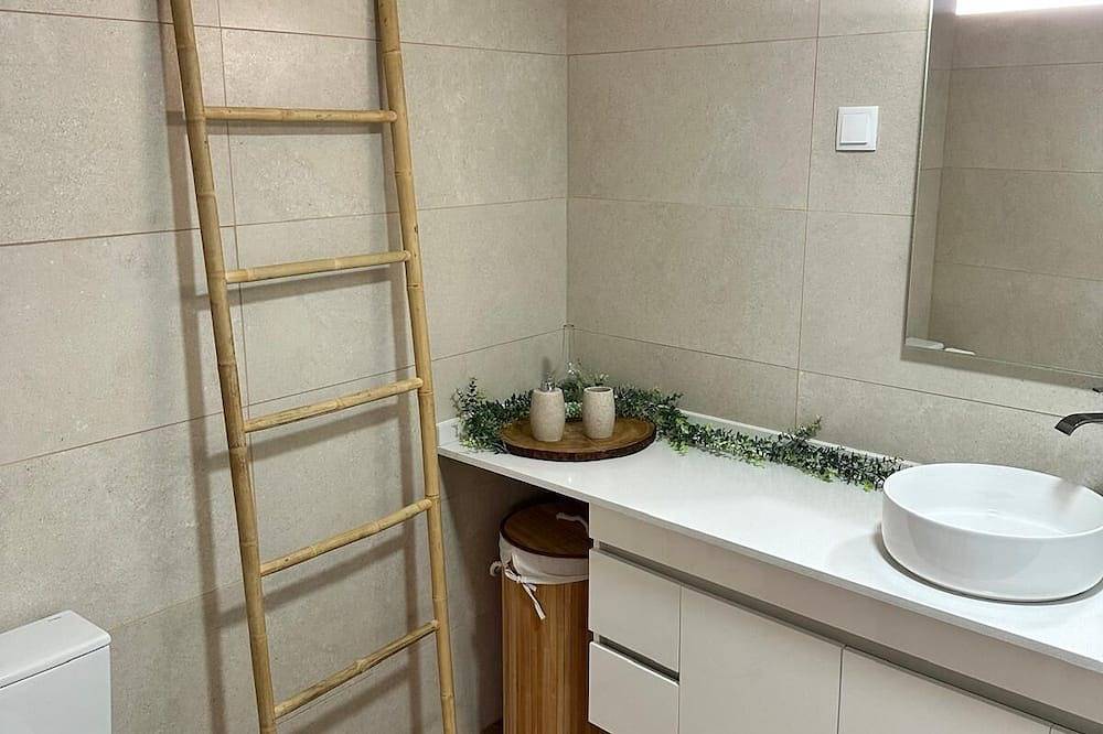 Your retreat between turquoise shores and forested paths in Machico, Madeira