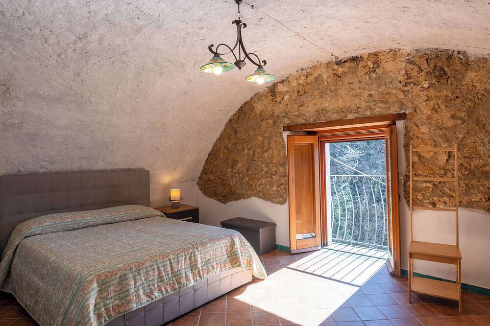 Entire apartment, Casale Gelsi Apt. (Spring)Amalfi Coast in Maiori, Amalfi Coast
