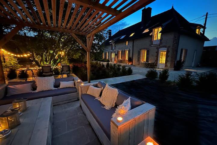 Gîte pour 10 personnes, avec jacuzzi ainsi que piscine et jardin à Montaulin
