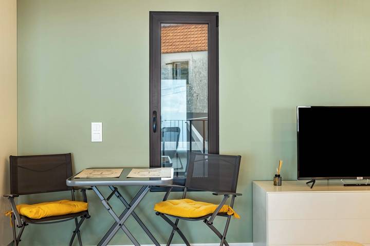 Entire apartment, Apartment 'Referta Apartamento T1' with Sea View, Private Terrace and Wi-Fi in Prazeres, Madeira