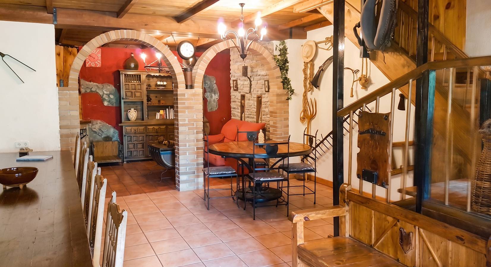 Villa espaciosa con piscina privada en La Puebla de Castro in La Puebla de Castro, Pirineo Aragonés