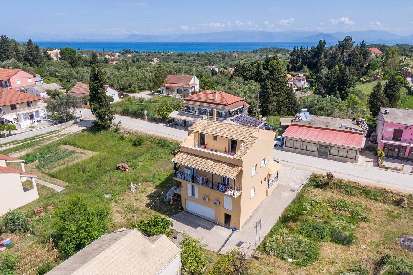 Entire apartment, Apartment "Soffitta Bampina" close to the Beach with Balcony in Corfu
