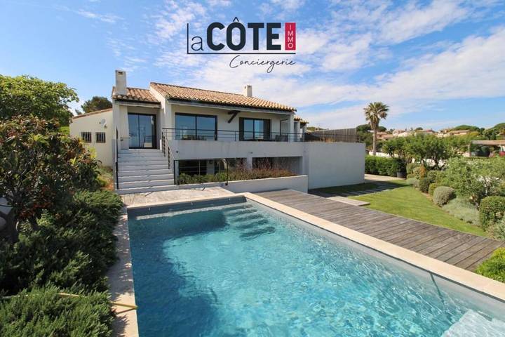 Location de vacances pour 8 personnes, avec terrasse et jardin dans Chateau Charles Roux Sausset Les Pins - 3