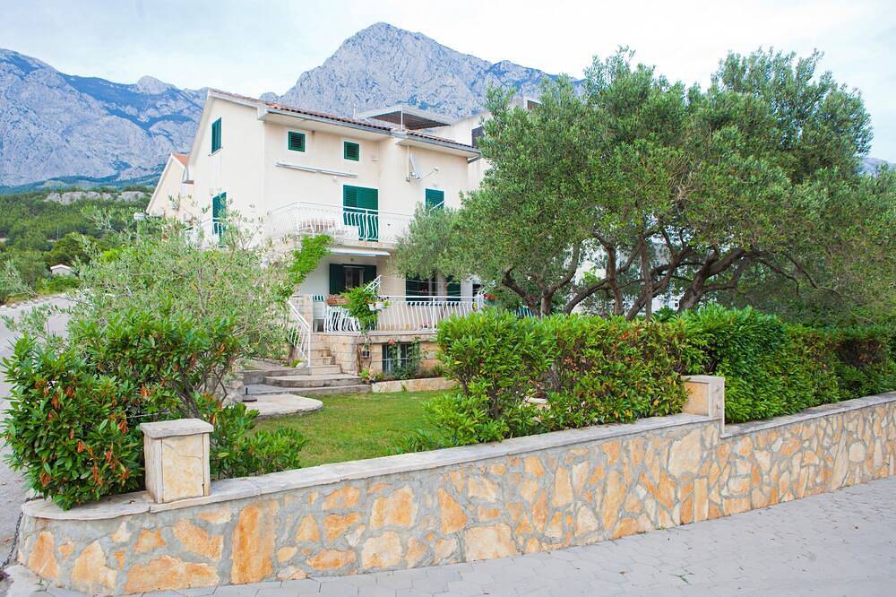 Ganze Wohnung, 2-Zimmer-Ferienwohnung mit Terrasse und Meerblick Promajna, Makarska (A-2588-b) in Promajna, Makarska Riviera