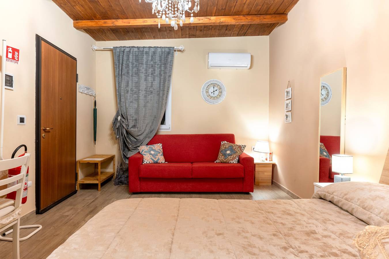 Bed and Breakfast 'Le Carrube' con Wi-Fi e aria condizionata in Sava, Provincia di Taranto