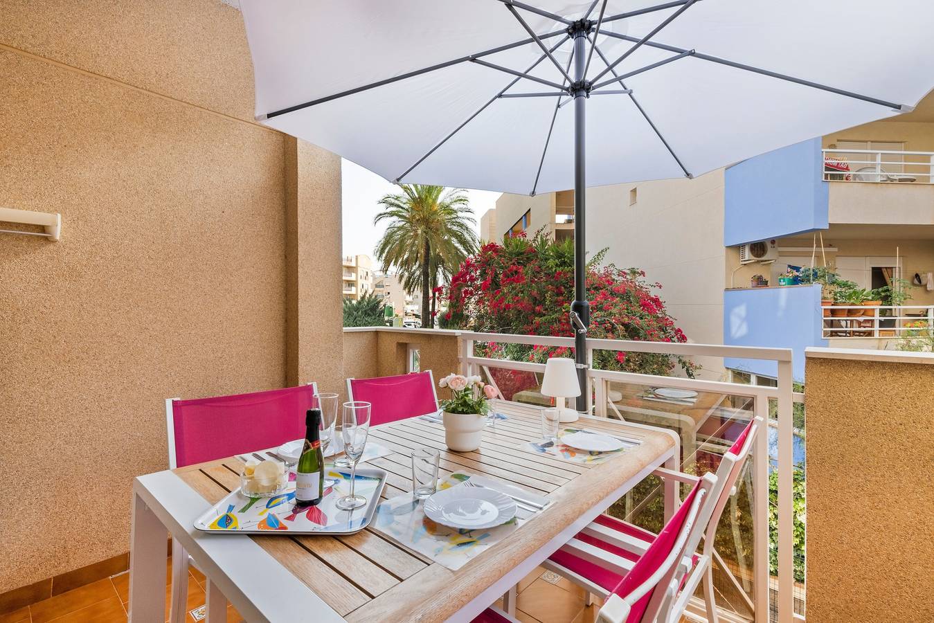 Geheel appartement, Frontline Vakantie Appartement Sofia aan het Strand met Zwembad, Terras & Wifi in Orihuela, Costa Blanca