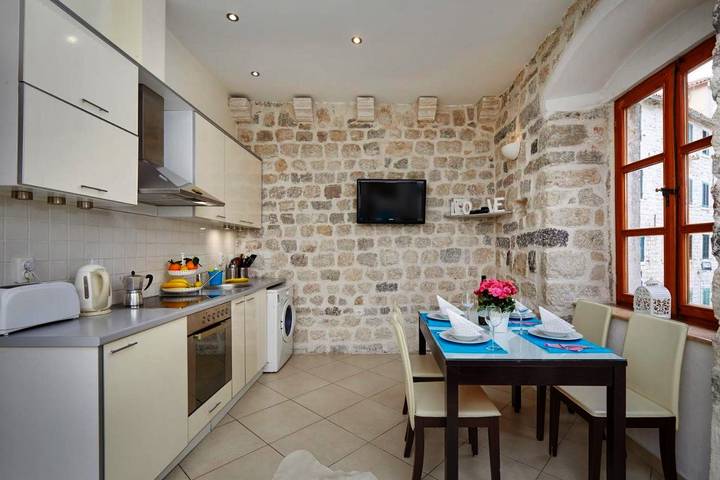 Gîte pour 4 personnes, avec vue à Kotor - 4