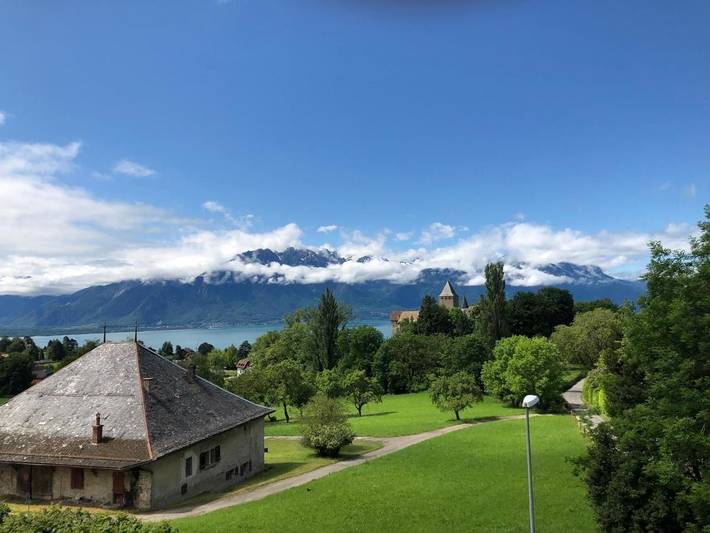 Location de vacances pour 2 personnes, avec Terrasse et Jardin ainsi que Vue sur le lac et Vue à Blonay