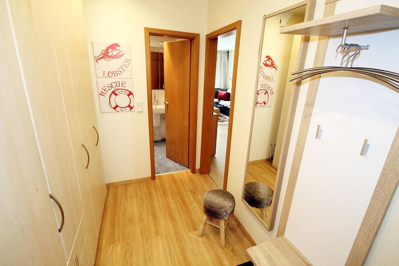 Hel lägenhet, Hochwertig und komplett ausgestattete Wohnung, idyllischer Blick auf den Binnensee und Wlan kostenlos in Steinwarder, Heiligenhafen