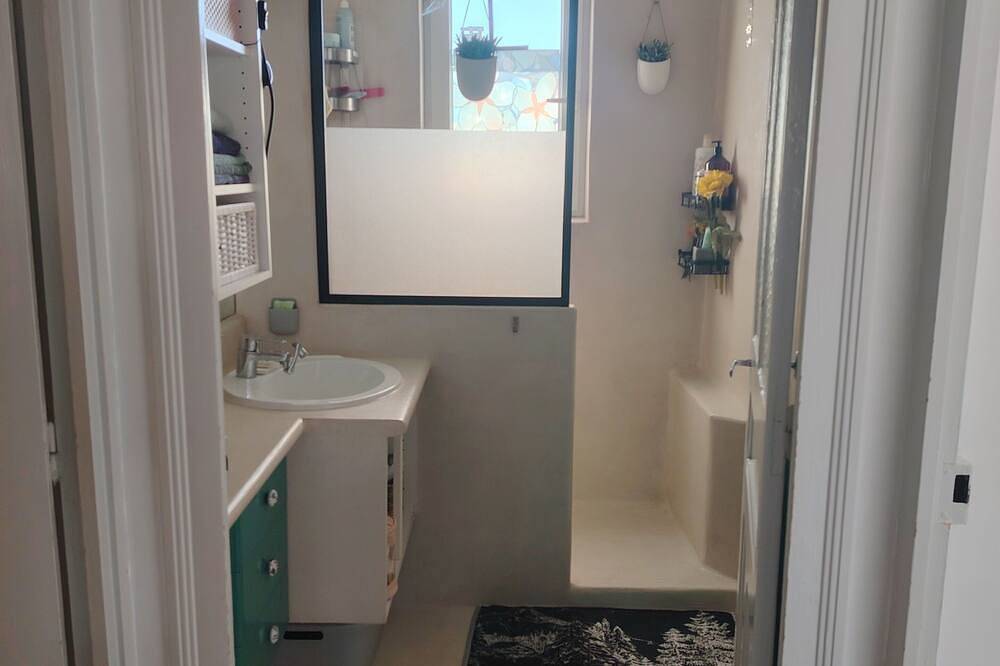 Quiet room in a comfortable house in Valence, Valence region