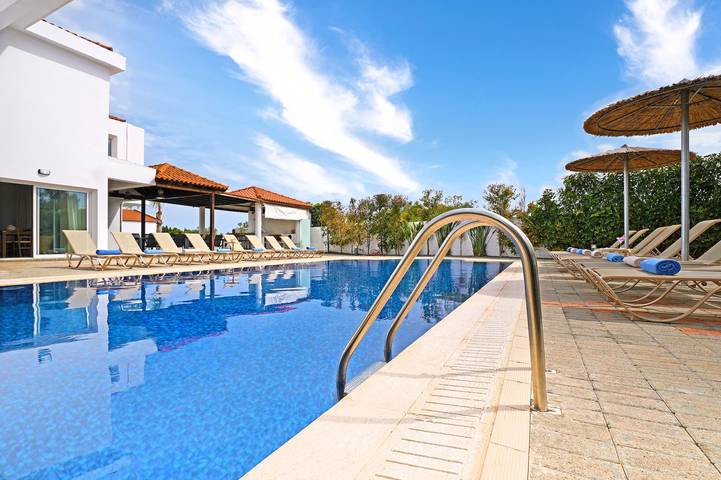 Villa für 16 Personen mit Ausblick in Ayia Napa, Südzypern