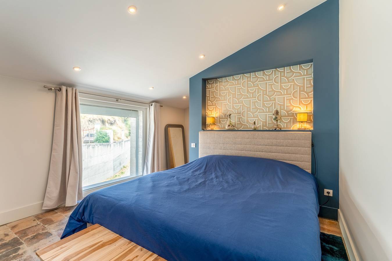 Chambre 'Malo' avec terrasse partagée, jardin partagé et climatisation in Les Angles (Gard), Région de Nîmes