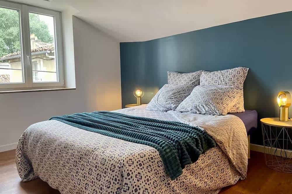 Apartamento entero, Duplex 1-6 persons - downtown Poitiers - Quiet - Terrace - Streaming in Poitiers, Vienne