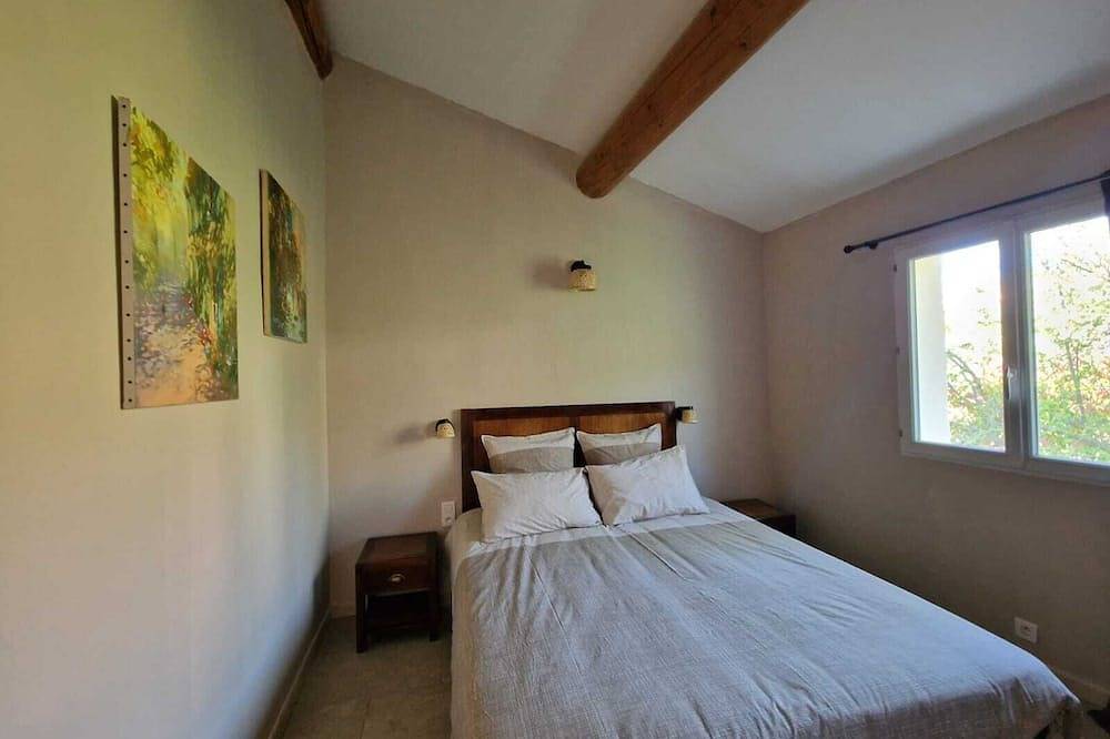 L'Oustalet Des Vignes - Provencal house overlooking the Luberon.  Gite 4 * in Saint-Saturnin-lès-Apt, Regionaler Naturpark Luberon