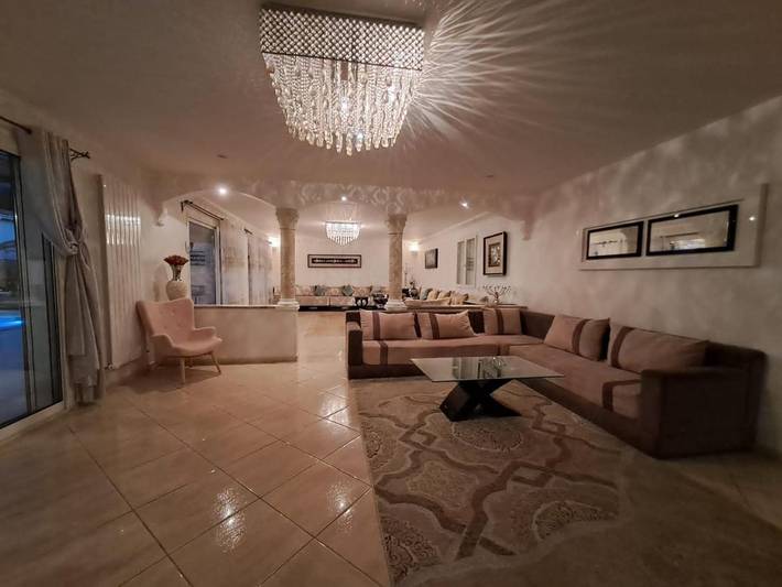 Location de vacances pour 10 personnes, avec terrasse ainsi que piscine et jardin à Vailhauquès - 4