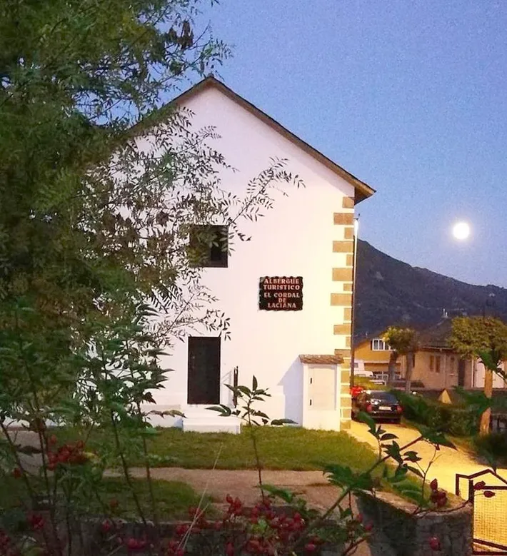 Hostal para 3 personas, con jardín y vistas - 1