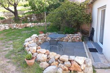 Gîte pour 6 personnes, avec terrasse et jardin à Saint-Julien