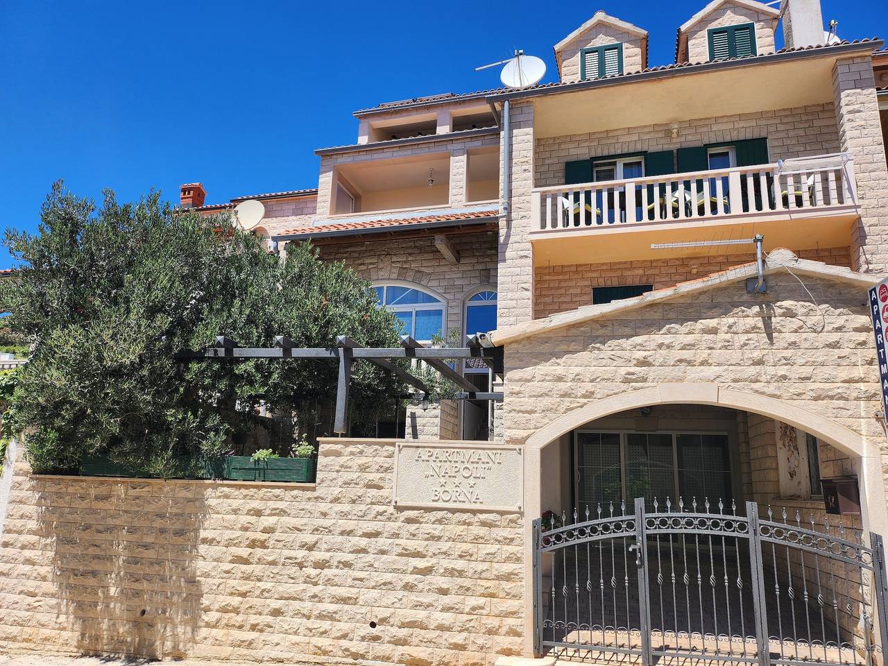 Entire apartment, Apartments and Room Napoli in Bol, Brac