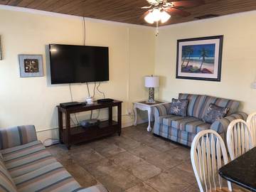 Cabin for 6 Guests in Emerald Coast, Florida Panhandle, Picture 2