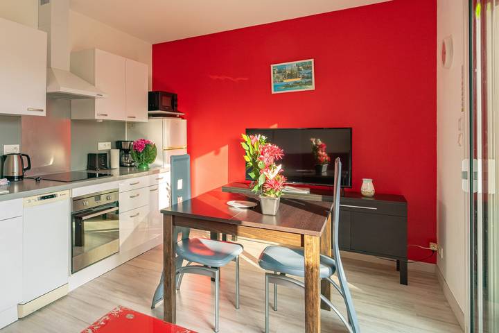 Apartamento entero, Apartamento 'Le Clos Du Champ De L'Amour - Meschers' con piscina privada, Wi-Fi y aire acondicionado in Saint-Simon-de-Bordes, Región de Jonzac
