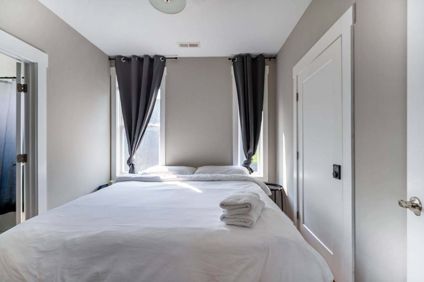 Entire apartment, 10 Min to Dt - Rooftop, Garage, W&D in Nashville, Tennessee