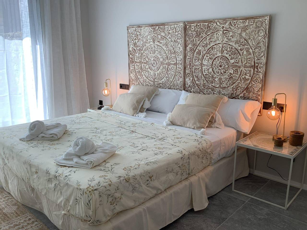 Entire holiday apartment, Talamanca Paradise - Private Pool, Free Parking in Cap Martinet, Santa Eulària des Riu