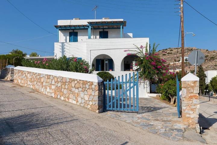 Location de vacances pour 7 personnes, avec Balcon et Jacuzzi ainsi que Terrasse et Jardin dans Finikas - 2