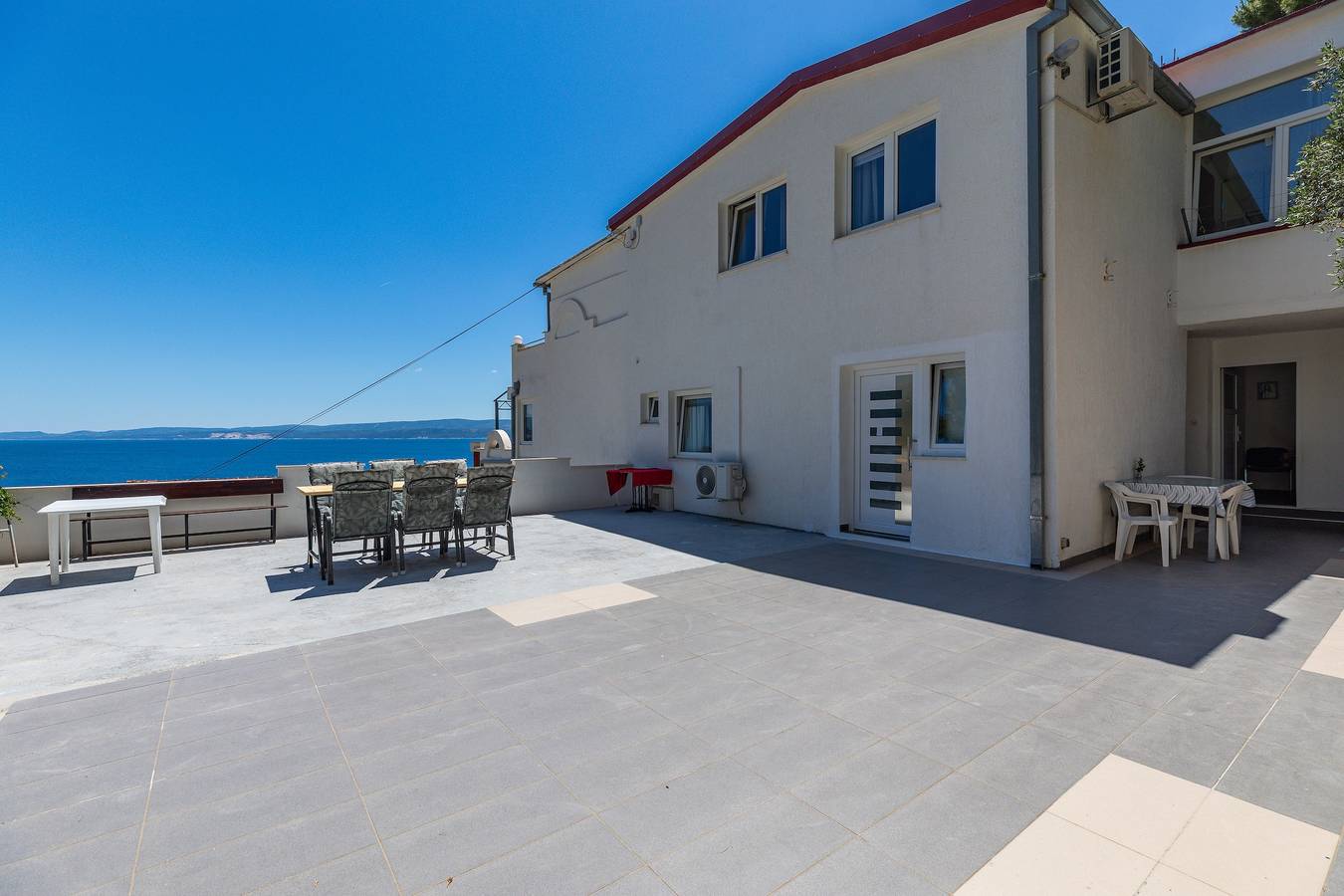 Ganze Wohnung, 2-Zimmer-Ferienwohnung mit Terrasse und Meerblick Duce, Omis A-2758-b in Dugi Rat, Omis-Riviera