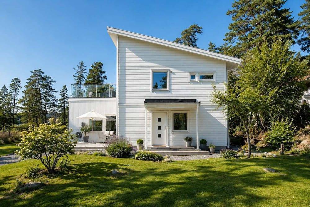 Lakefront Villa in Saltsjöbaden near Stockholm in Nacka, Stockholmer Schärengarten