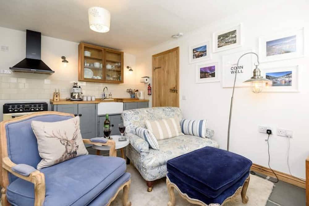 Luxury Coastal Bolthole in Polperro With Parking - New Listing in Polperro, Cornwall