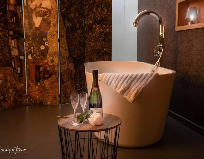 Hôtel pour 2 personnes, avec jacuzzi et sauna ainsi que piscine et jardin dans Office de Tourisme de Luchon - 3