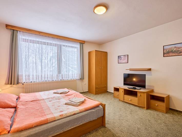 Ferienhaus für 15 Personen, mit Balkon und Terrasse sowie Garten und Ausblick in Tschechien - 4
