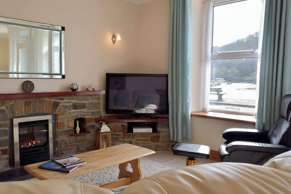 2 bedroom accommodation in Fishguard in Fishguard, Pembrokeshire