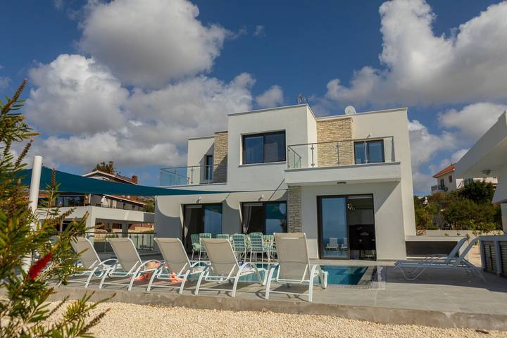 Holiday home for 10 people, with pool and balcony as well as garden and ocean view in Paphos