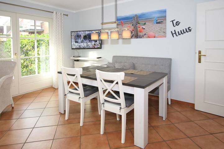 Ganze Wohnung, Ferienwhg. mit 3-Zimmern auf ca. 60m², im Zentrum von Wyk, sehr ruhig gelegen. in Wyk auf Föhr (Stadt), Wyk auf Föhr