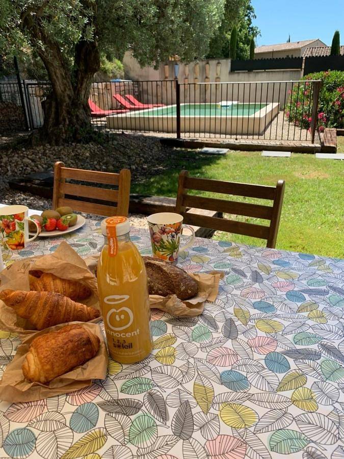 Location de vacances pour 5 personnes, avec piscine ainsi que vue et jardin à Aubignan - 2