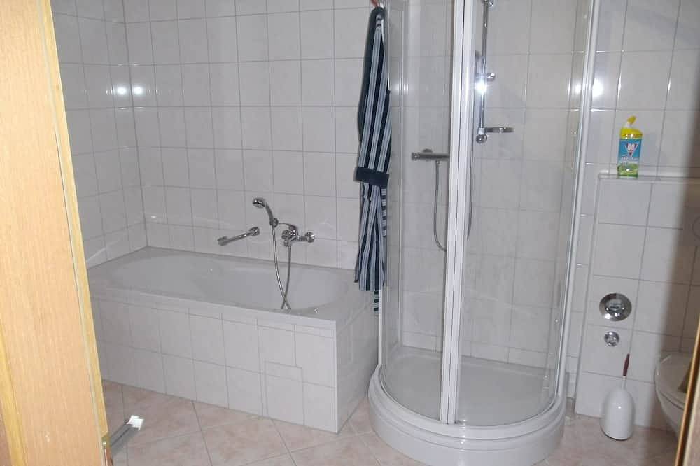Ganze Wohnung, Gemütliches  Doppelzimmer  Nr. 1 mit Küche   Bad und Dusche in Beerfelden, Odenwaldkreis