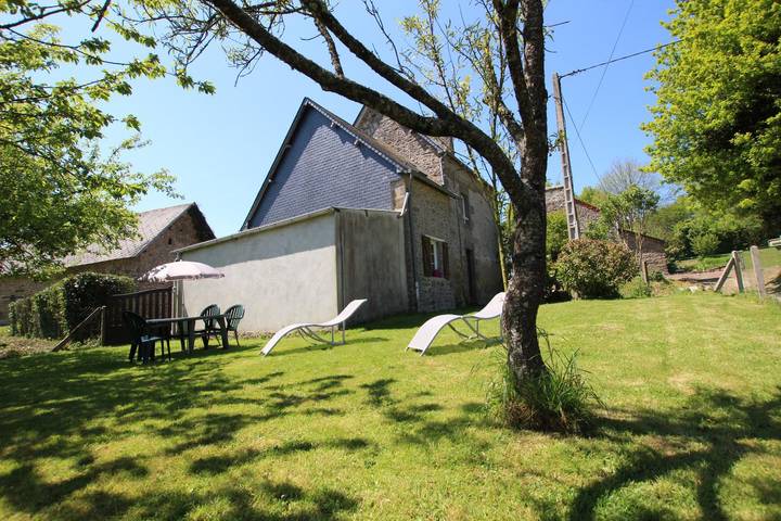 Gîte pour 4 personnes, avec jardin, animaux acceptés à Champcervon