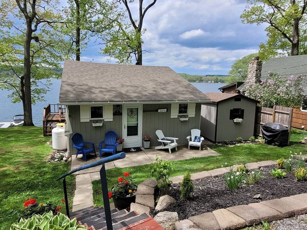 Lakefront cottage on Silver lake near Letchworth Park in Wyoming County