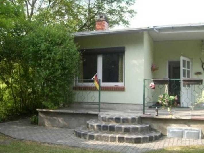 Ferienhaus für 4 Personen, mit Terrasse und Garten sowie Seeblick in Lalendorf