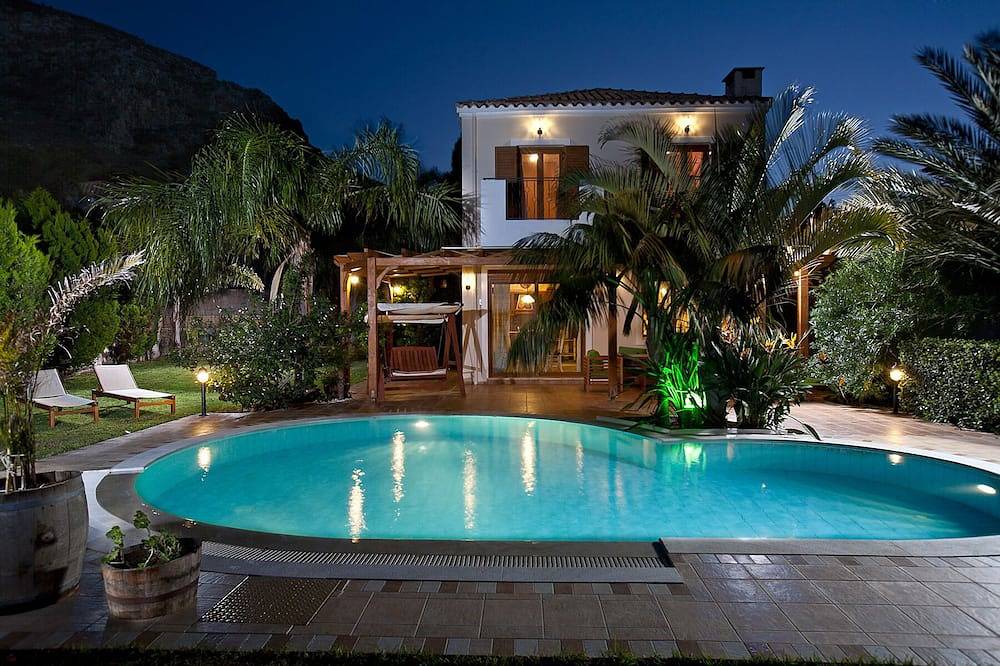 Private Villa mit beheiztem Pool und Meerblick in Koutouloufari, Limenas Chersonisou