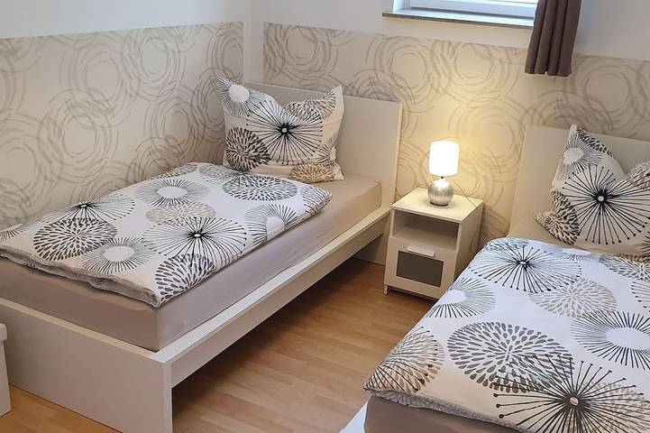 Ganze Wohnung, Moderne Ferienwohnung mit eigenem Garten und traumhaften Blick in Wilhelmsthal, Landkreis Kronach