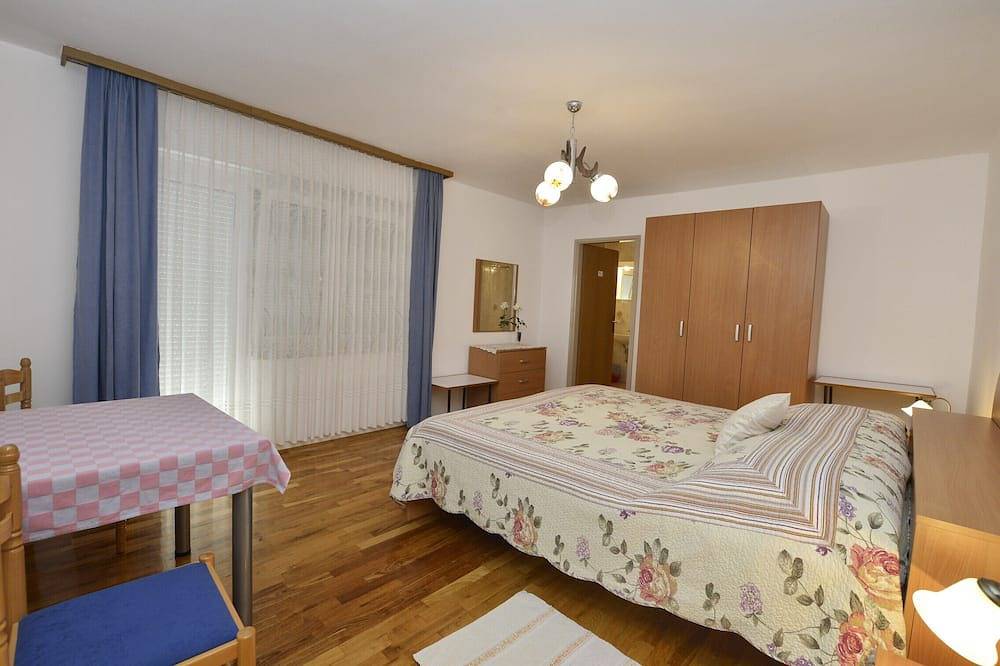 Room Ana Finida 1 with balcony in Poreč, Porec en omgeving