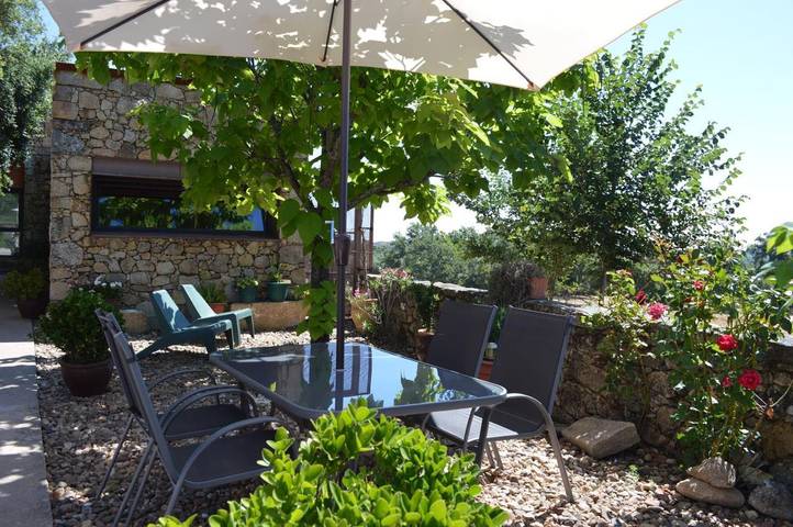 Casa rural para 5 personas, con jardín además de piscina y vistas, Se admiten mascotas en Valencia de Alcántara - 3