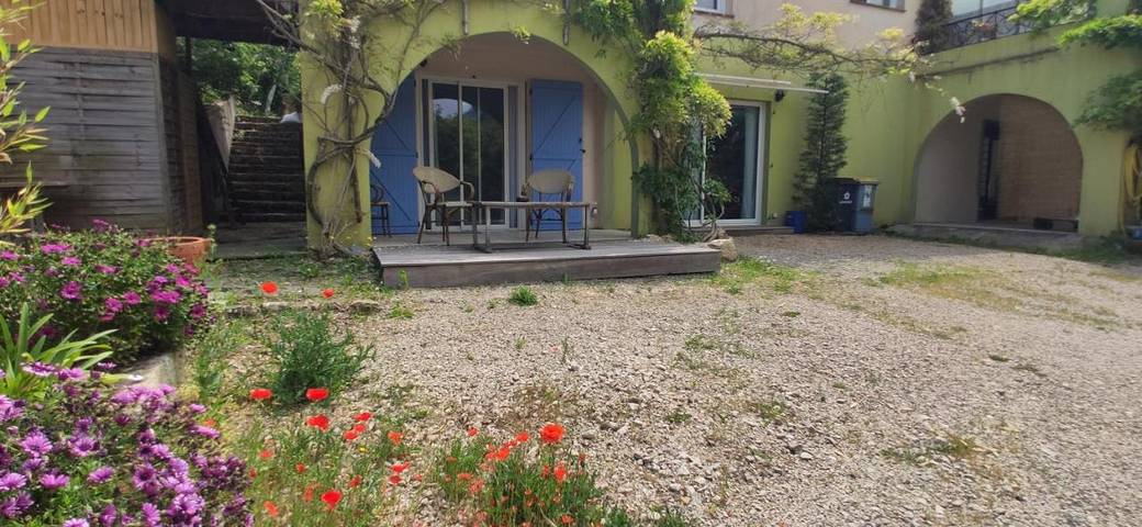 Gîte pour 5 personnes, avec vue et terrasse à Châteauneuf-Grasse - 2