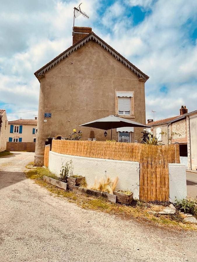 Charmante maison de village 30 min Puy Dufou in Bazoges-en-Pareds, Fontenay-le-Comte