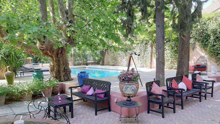 Location de vacances pour 15 personnes, avec piscine et vue ainsi que jardin et sauna, adapté aux familles à Marsillargues - 4