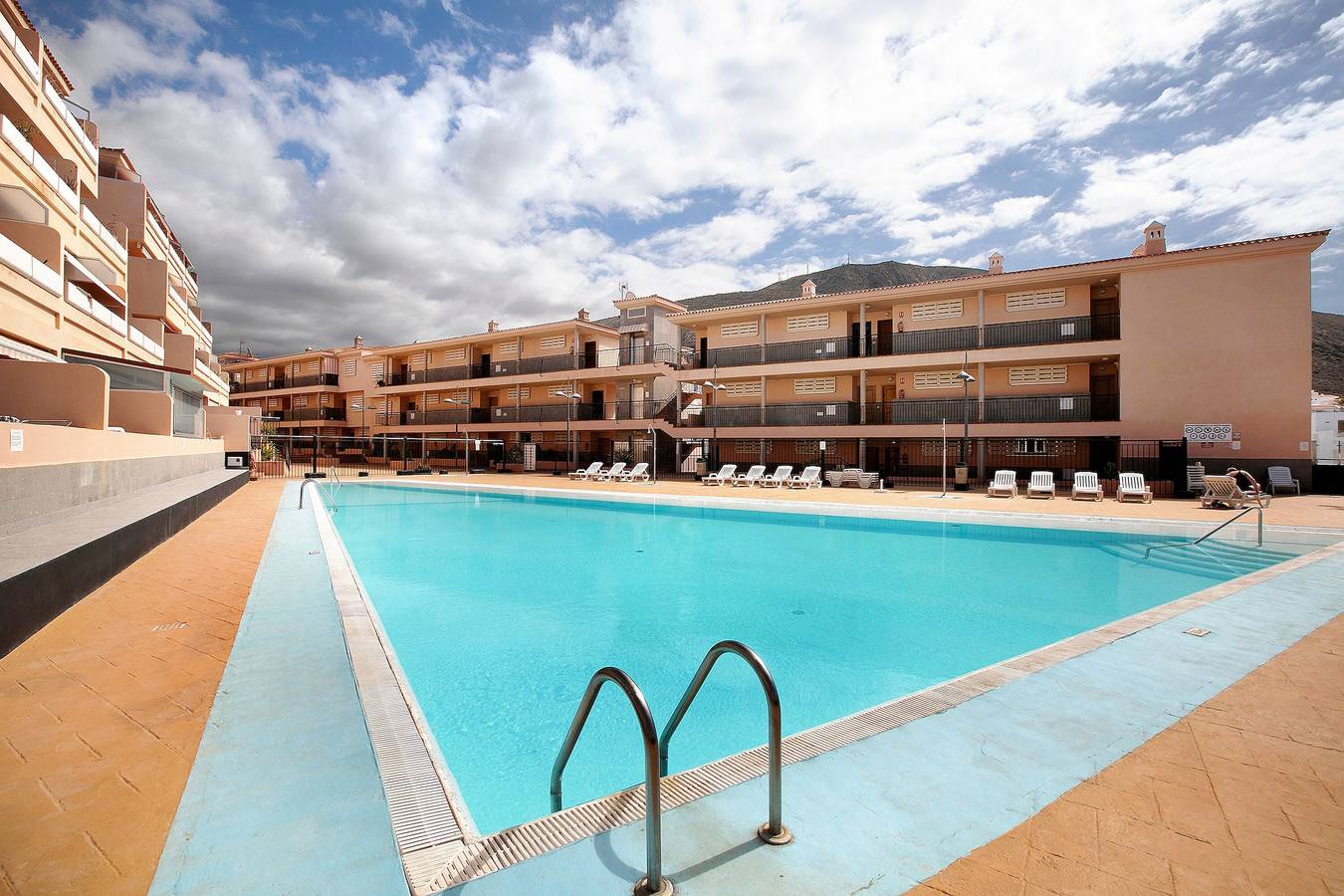 Ganze Wohnung, Ferienhaus 'Ático Los Seres' mit Meerblick, privater Terrasse und Wlan in Los Cristianos, Arona